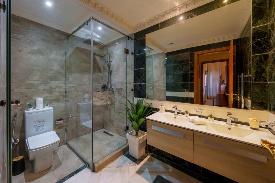 Shower, Toilet, Bathroom, bidet, towels