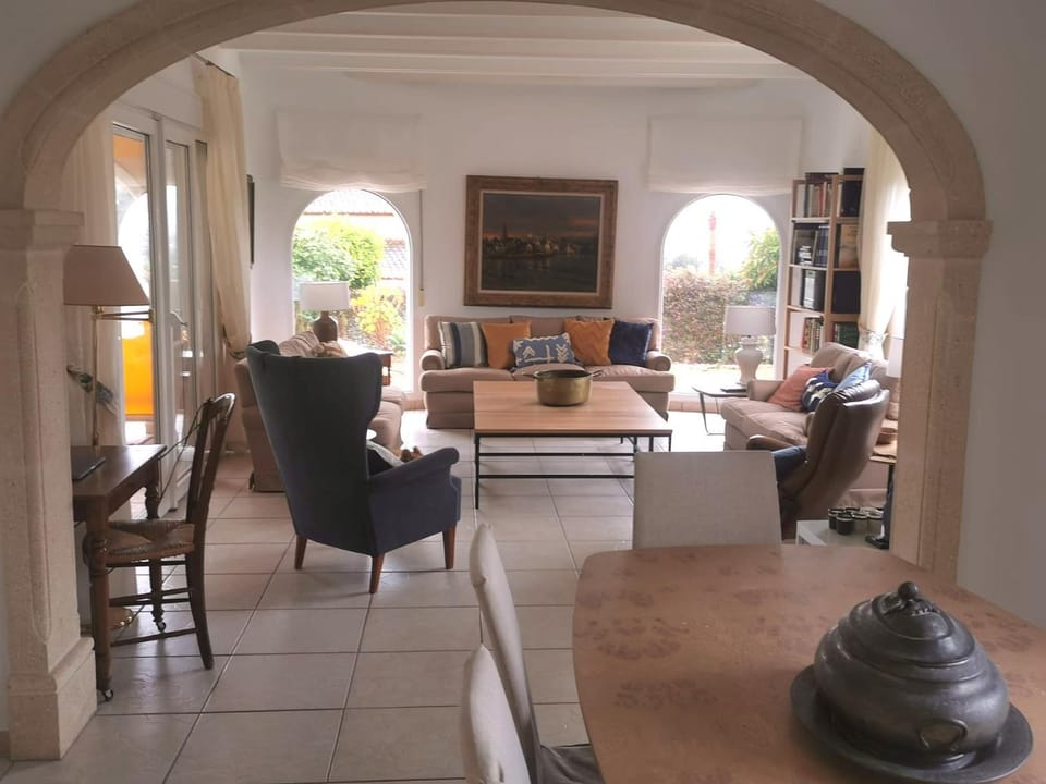 Living room, Seating area