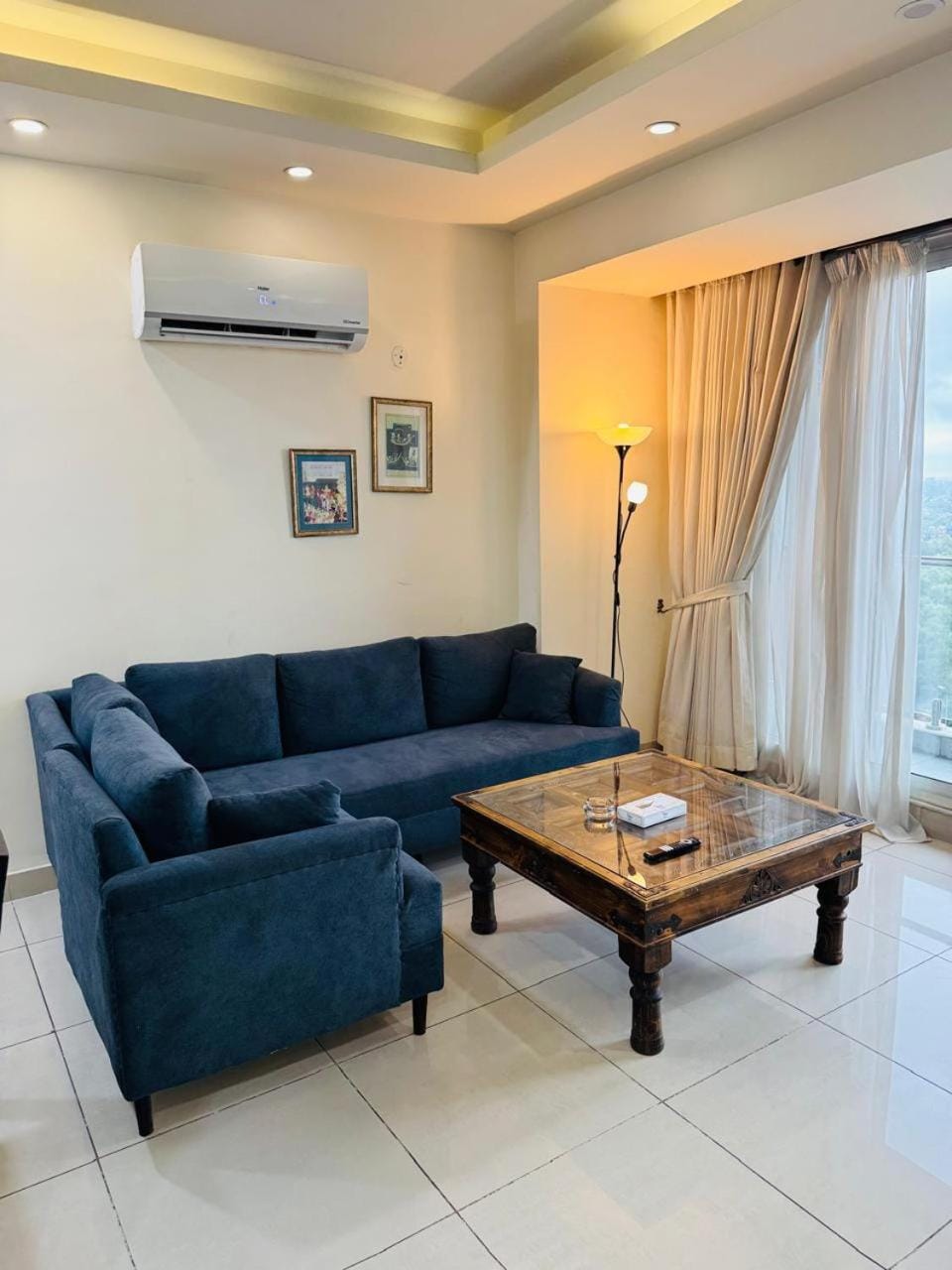 TV and multimedia, Living room, Seating area, air conditioner