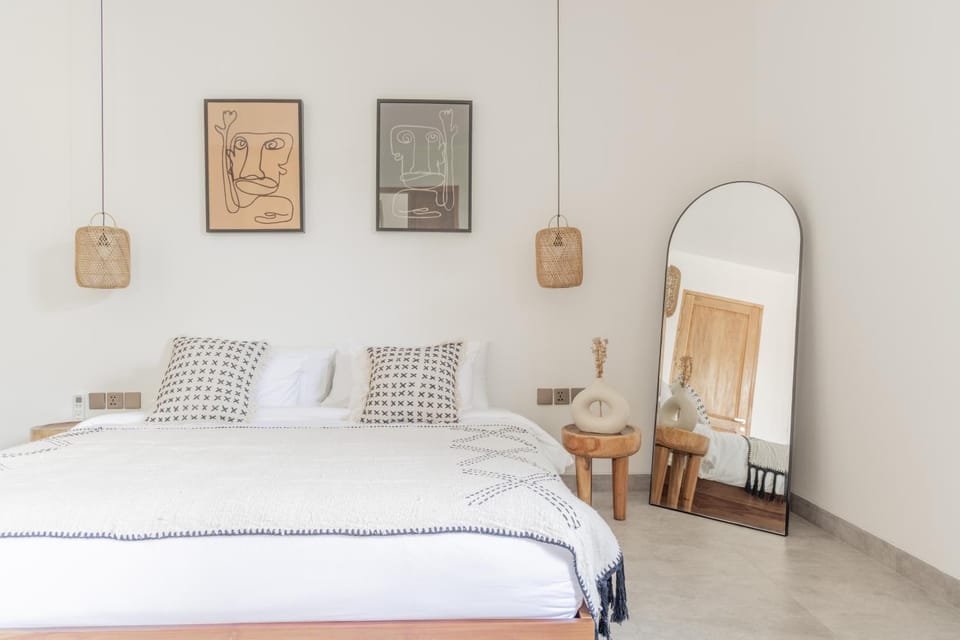 Photo of the whole room, Bedroom