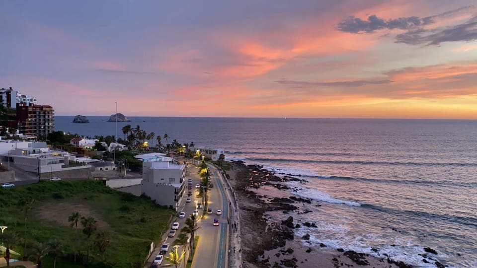 BOCA DE CIELO Departamento frente al mar con ocasos increíbles Apartment in Mazatlan