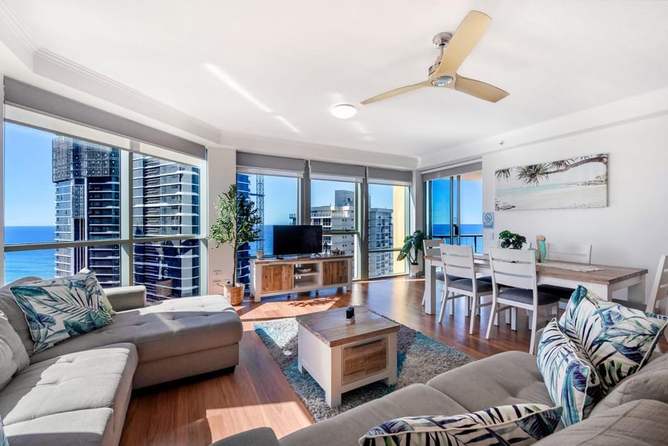 Spacious Family Apt - Waterslides & Ocean Views! - CoastHM Apartment in Surfers Paradise Boulevard