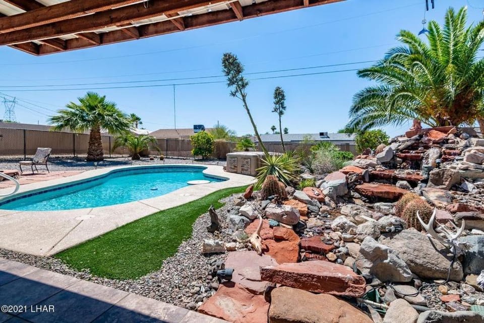 Makin’ Waves – Pool, Spa, Relaxing Getaway Villa in Lake Havasu City
