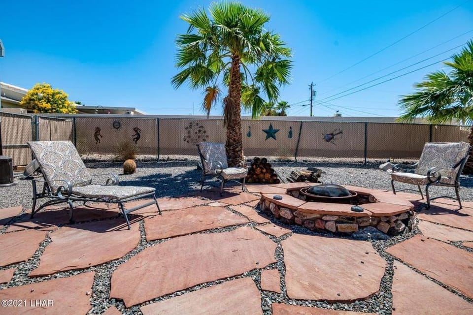 Makin’ Waves – Pool, Spa, Relaxing Getaway Villa in Lake Havasu City