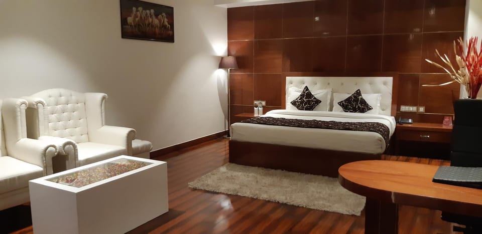 Photo of the whole room, Bedroom