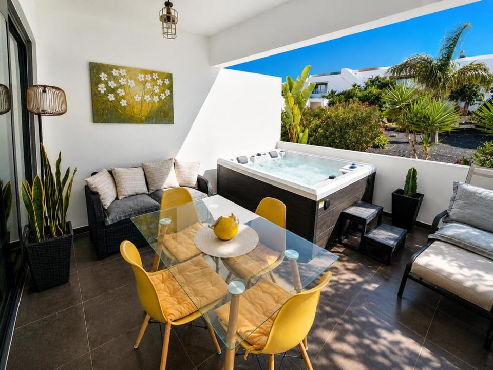 Patio, Natural landscape, Hot Tub, Dining area, Inner courtyard view