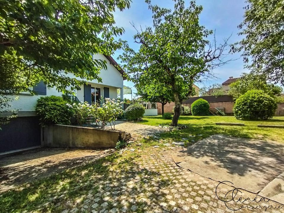 Facade/entrance, Garden, Parking