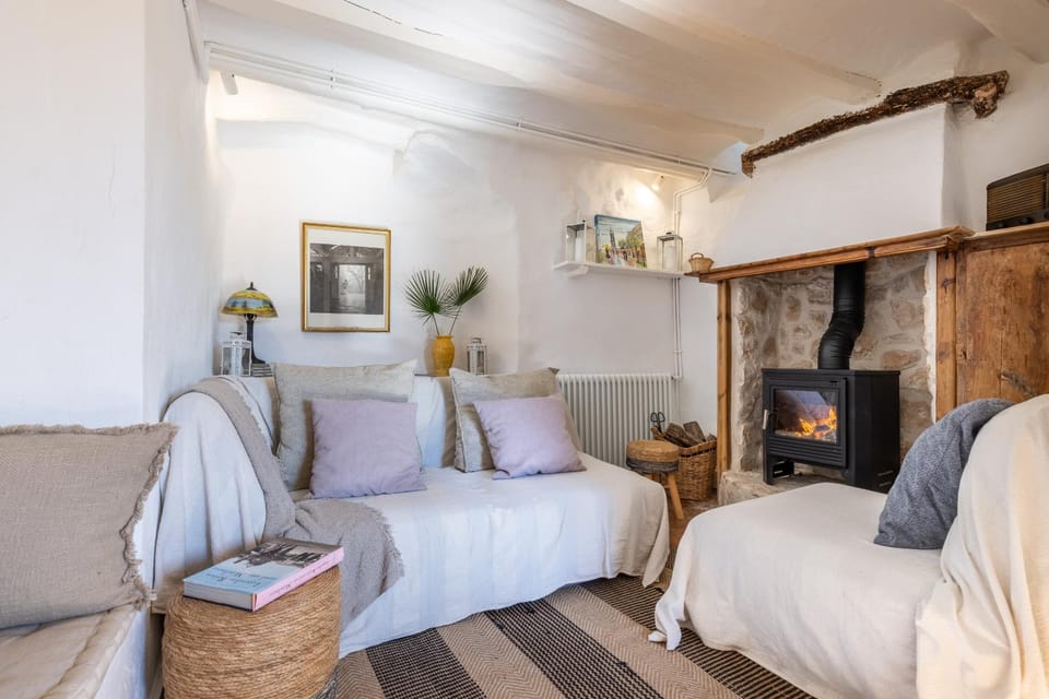 Living room, fireplace