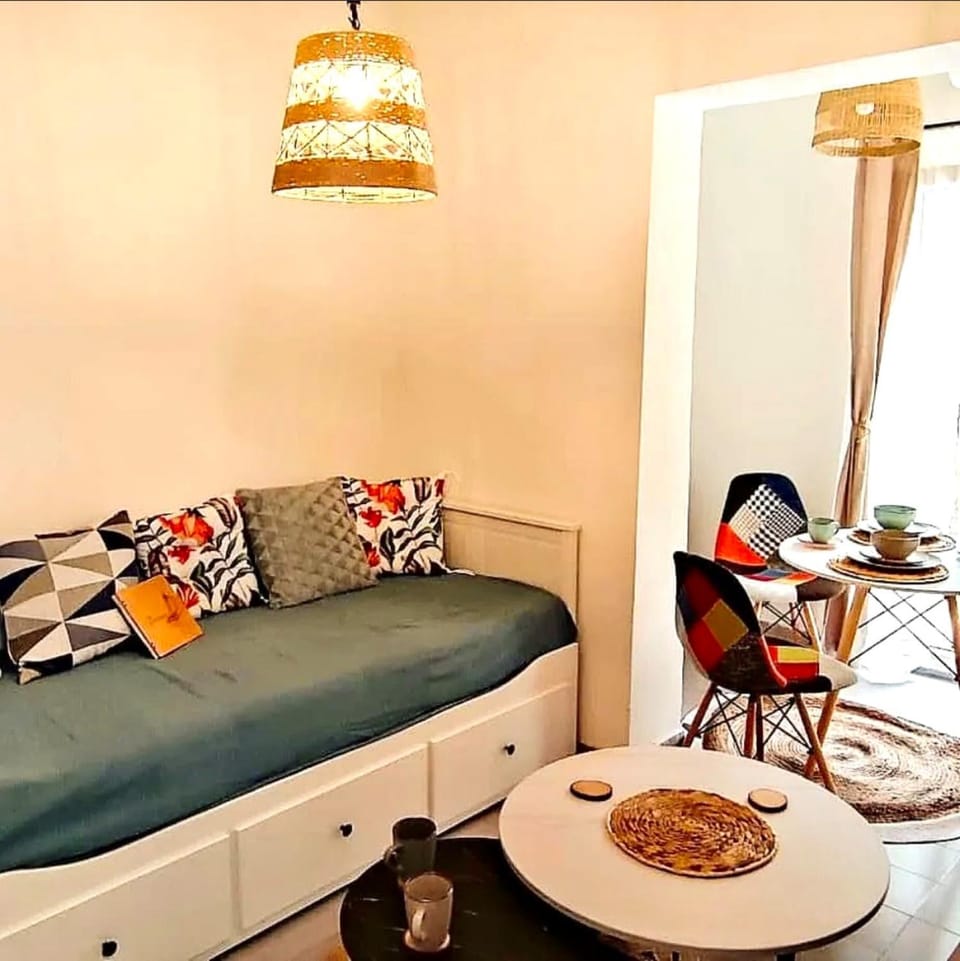 Bed, Living room, Seating area, Bedroom