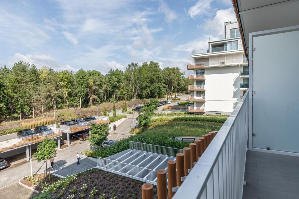 Neighbourhood, Balcony/Terrace