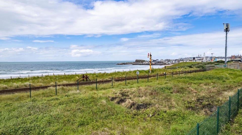 Panoramic Sea View Beach Apartment - Dunluce Park 6 Apartment in Portrush