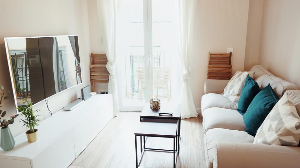 Communal lounge/ TV room, TV and multimedia, Living room, Seating area