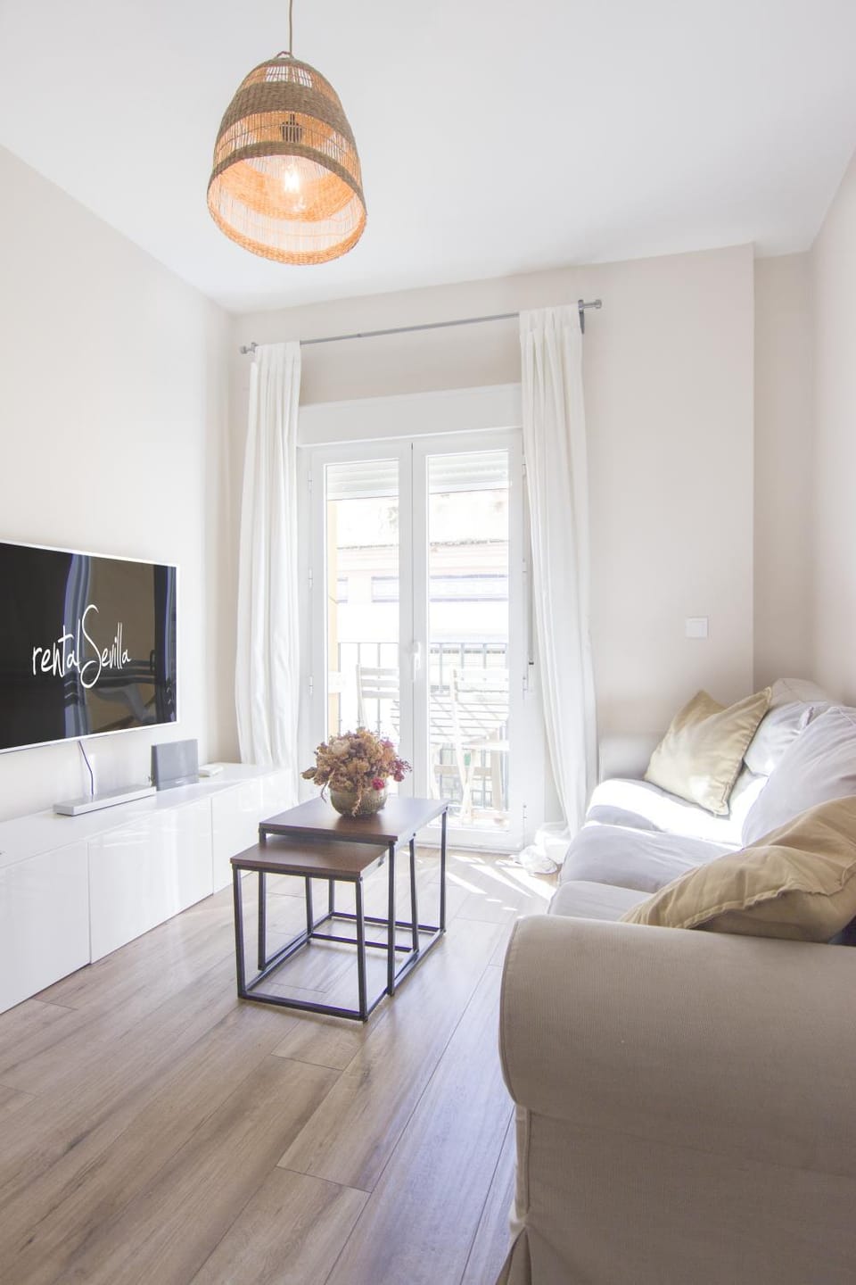 Communal lounge/ TV room, TV and multimedia, Living room, Seating area