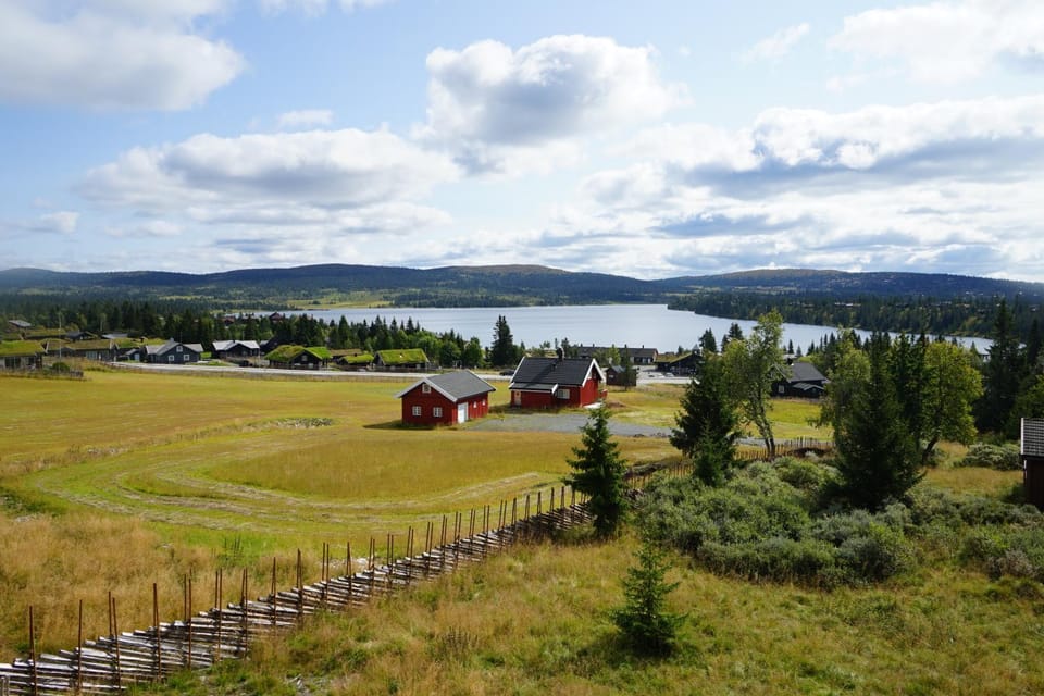 View (from property/room), Lake view, Landmark view, Mountain view