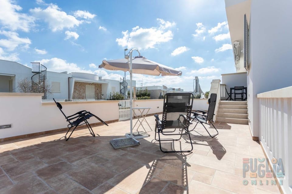 Property building, Patio, Day, View (from property/room), Balcony/Terrace, Living room, Seating area, sunbed