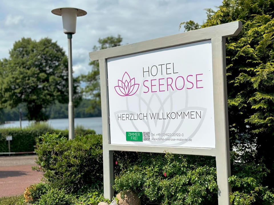 Day, Property logo or sign, Natural landscape, Logo/Certificate/Sign, Text overlay, Street view, Certificate/Award