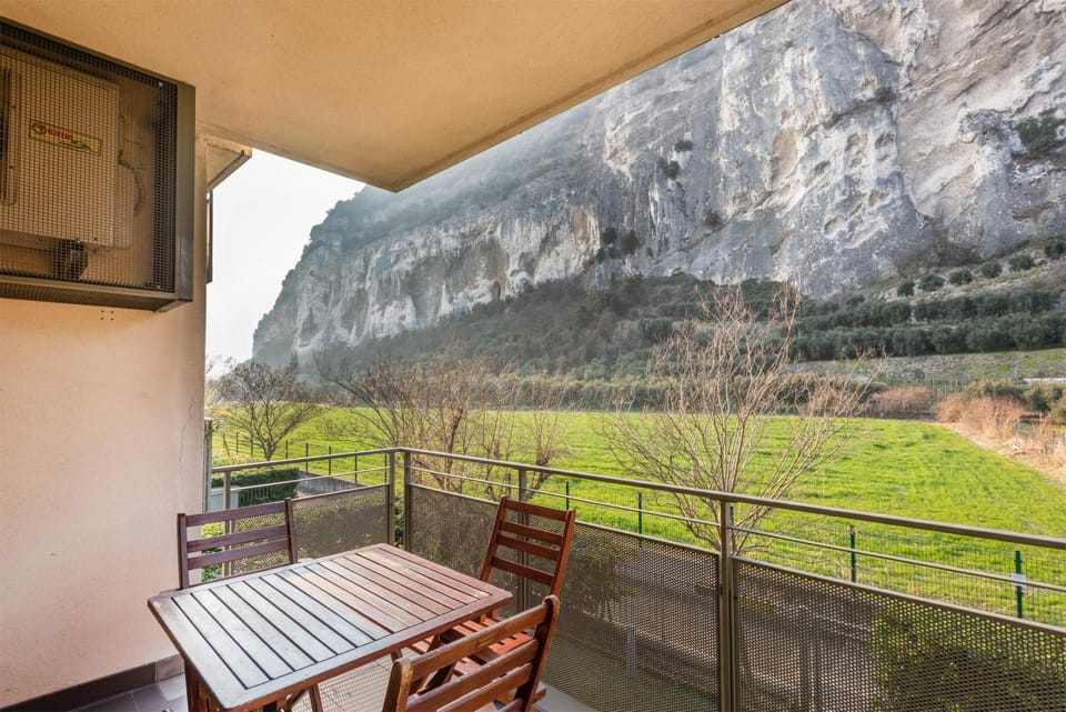 Balcony/Terrace, Mountain view