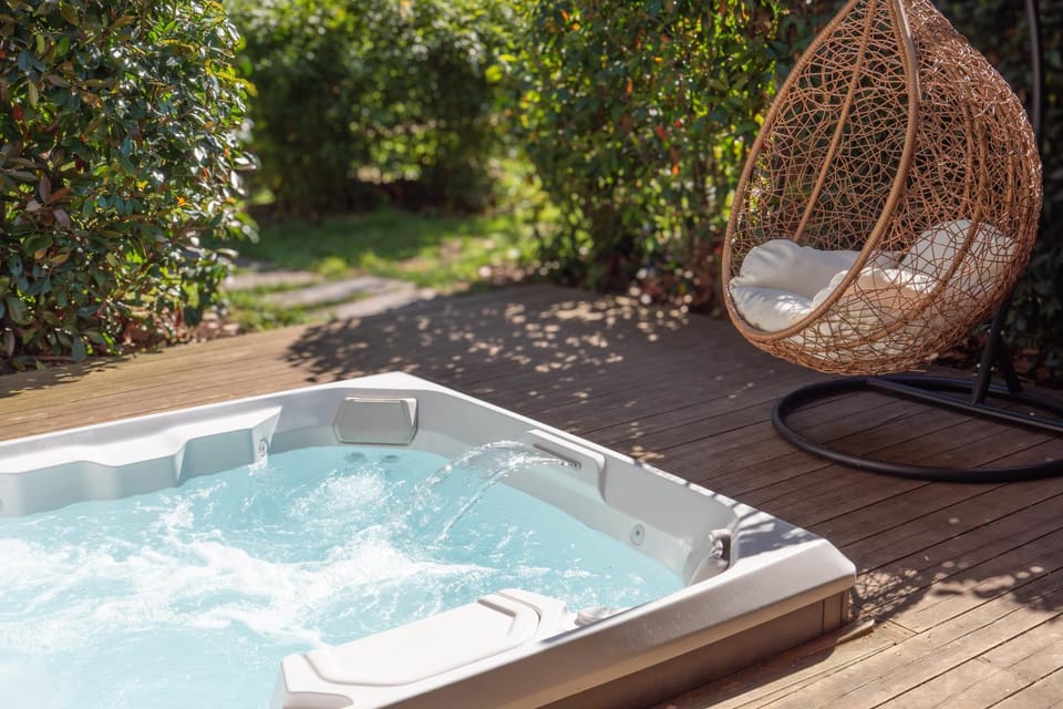 Day, Natural landscape, Garden, Hot Tub, Hot Tub, Garden view