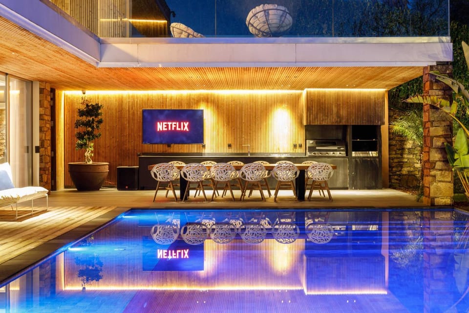 Balcony/Terrace, Dining area, Swimming pool