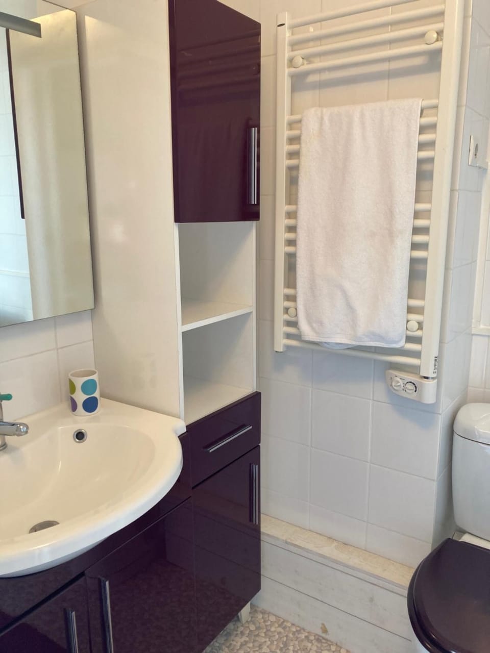 Bathroom, towels