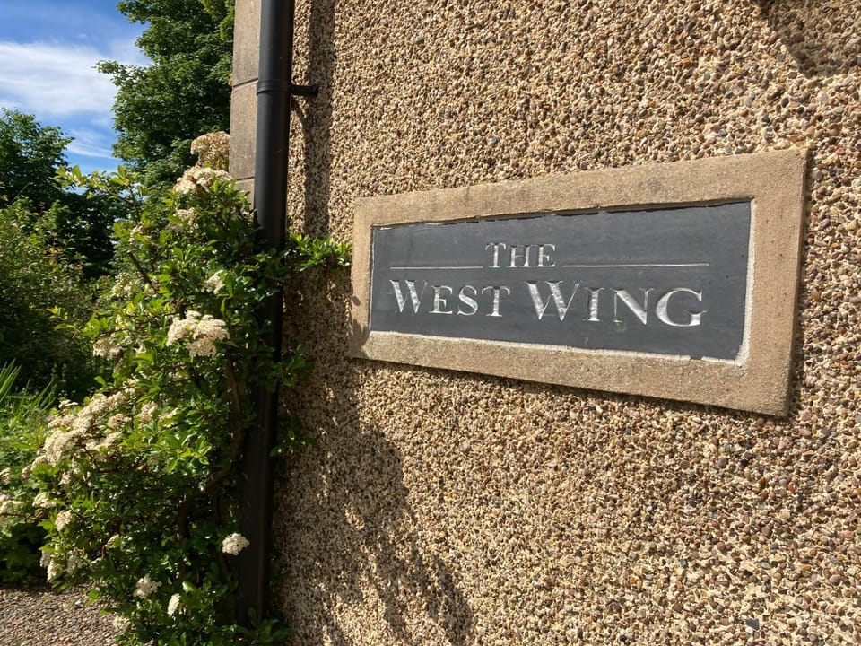 The west wing @ Hatchbank house with indoor hot tub Apartment in Scotland