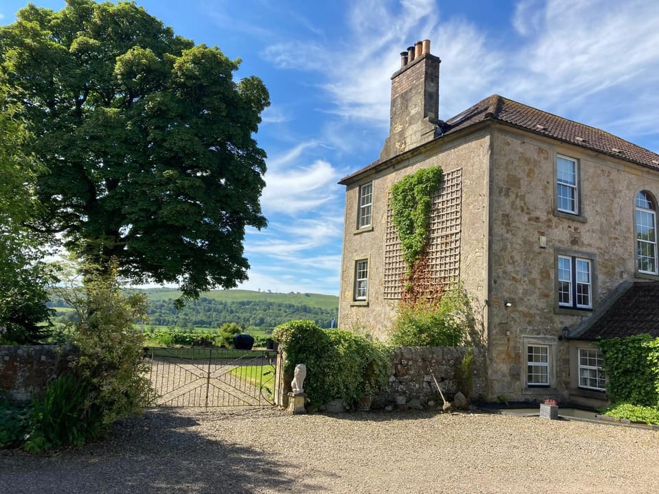 The west wing @ Hatchbank house with indoor hot tub Apartment in Scotland