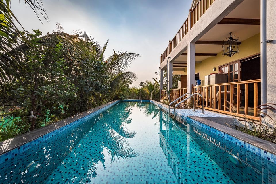 Shower, Property building, Day, Garden, Seating area, Garden view, Pool view, Swimming pool, Sunrise, towels