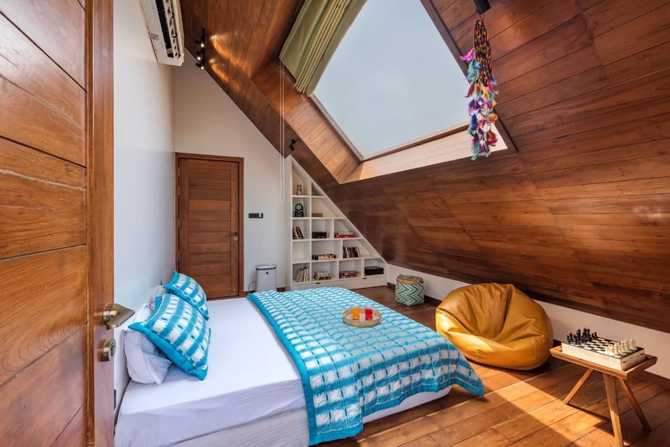 Bed, Activities, Library, View (from property/room), Living room, Photo of the whole room, Seating area, Bedroom, fireplace, fireplace, wardrobe, air conditioner, air conditioner