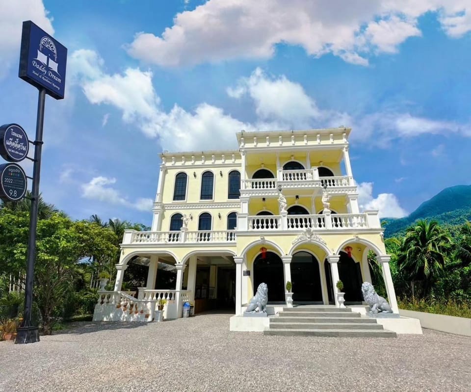 Property building, Facade/entrance