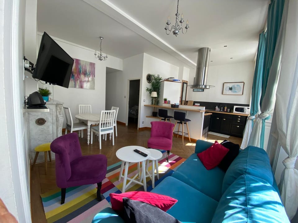 Communal lounge/ TV room, TV and multimedia, Kitchen or kitchenette, Living room, Seating area, Dining area, pet friendly