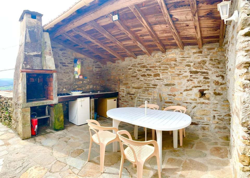 Property building, BBQ facilities, Balcony/Terrace, Kitchen or kitchenette, Dining area