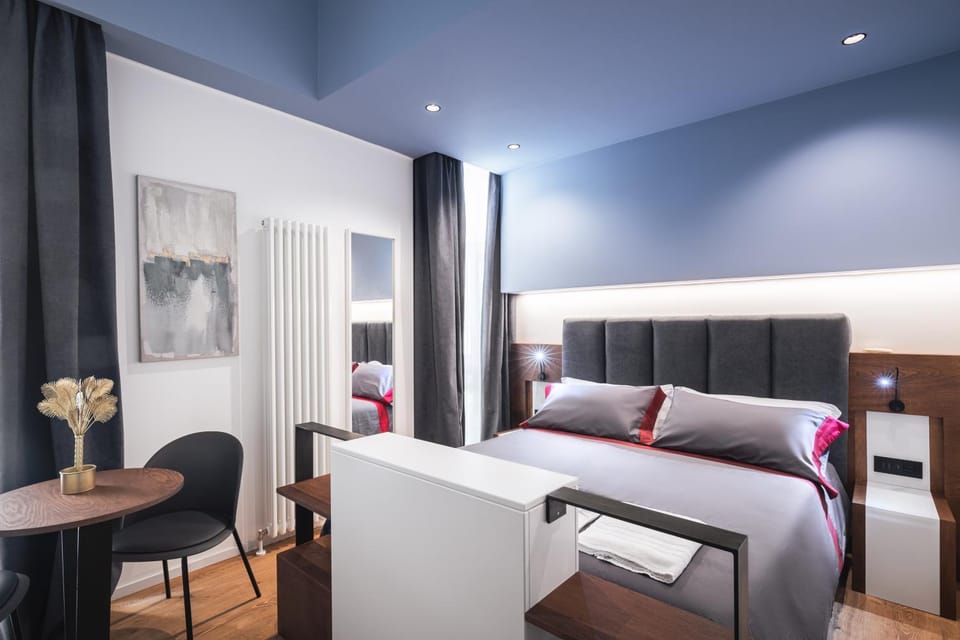Bed, TV and multimedia, Living room, Photo of the whole room, Bedroom, hair dresser