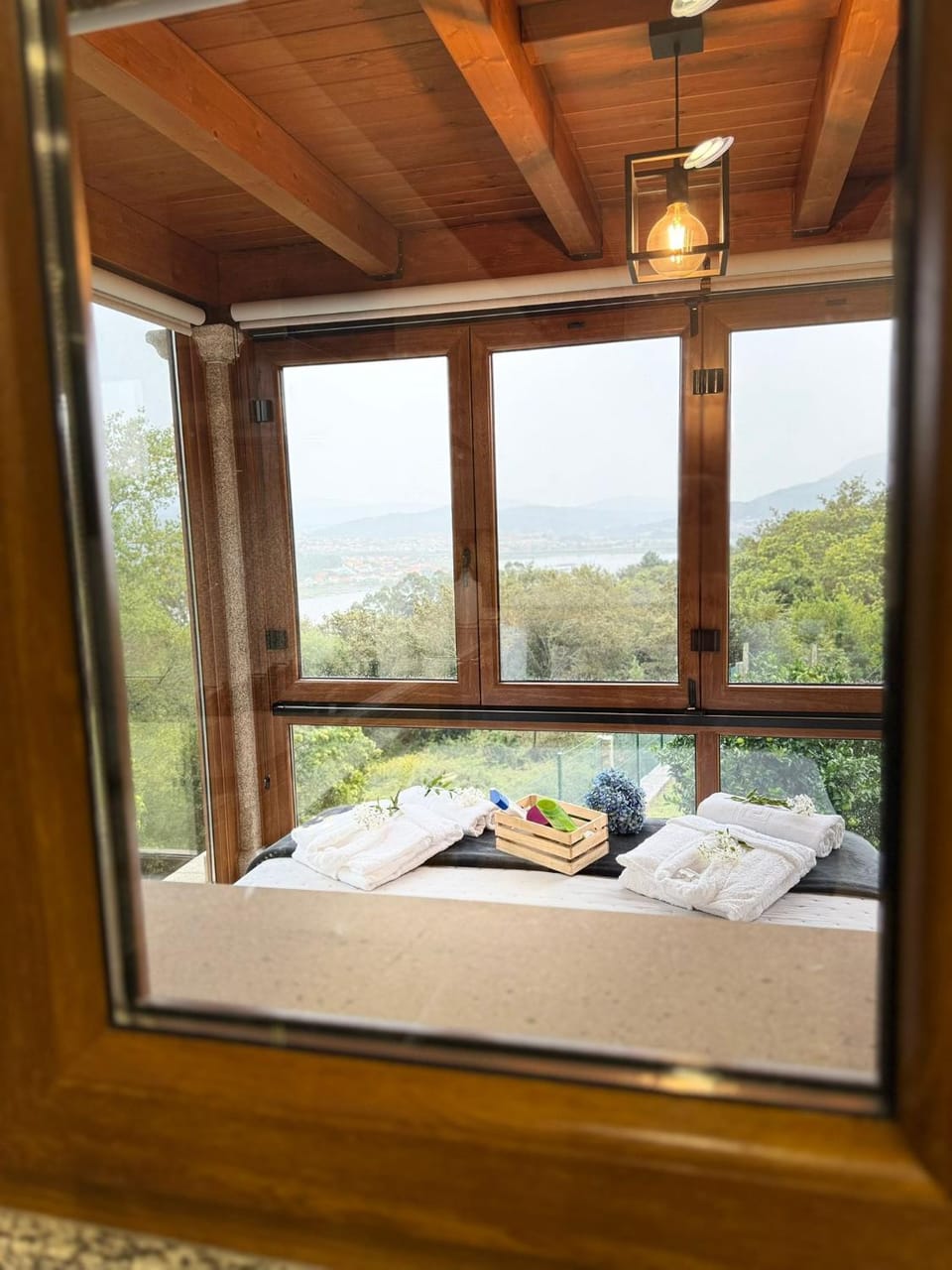 Bed, Natural landscape, View (from property/room), Balcony/Terrace, Photo of the whole room, Bedroom, towels