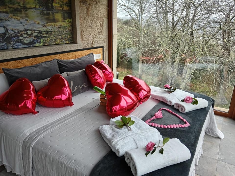 Bed, Natural landscape, Garden, View (from property/room), Balcony/Terrace, Photo of the whole room, Bedroom, Garden view, towels