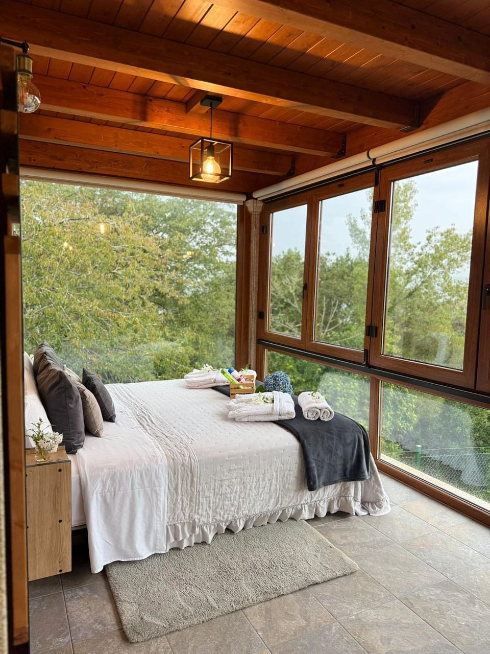 Bed, Natural landscape, View (from property/room), Balcony/Terrace, Photo of the whole room, Bedroom, Garden view, towels
