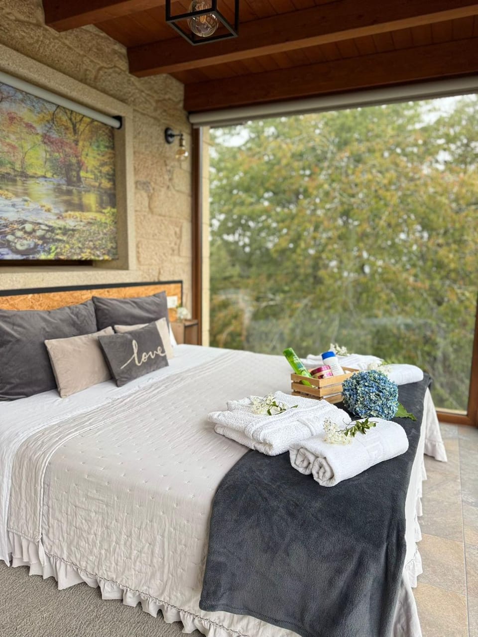 Bed, Balcony/Terrace, Photo of the whole room, Bedroom, towels