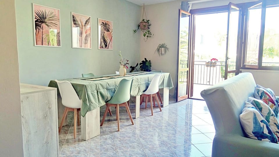 Communal lounge/ TV room, TV and multimedia, Balcony/Terrace, internet
