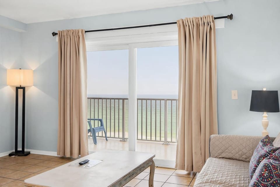The Summit 1021 Apartment in Upper Grand Lagoon