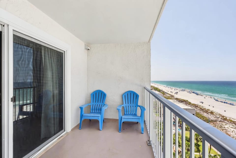 The Summit 1021 Apartment in Upper Grand Lagoon