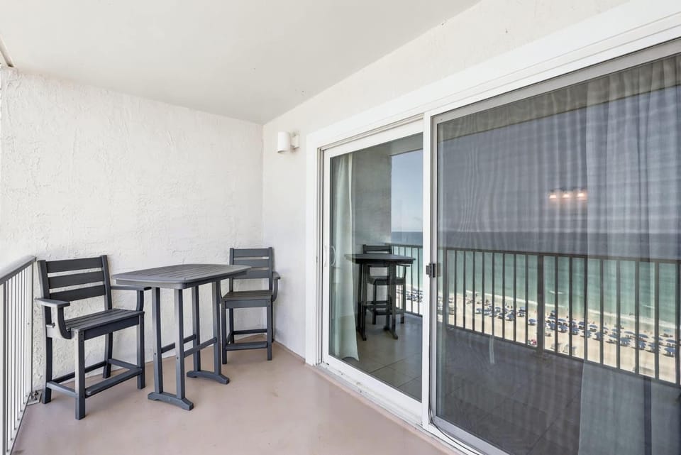 The Summit 1021 Apartment in Upper Grand Lagoon