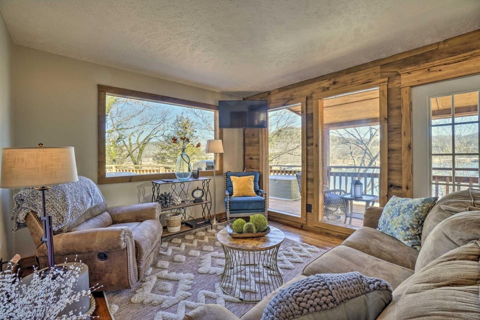 Lakefront Shell Knob Home with Deck and Gas Grill House in Shell Knob