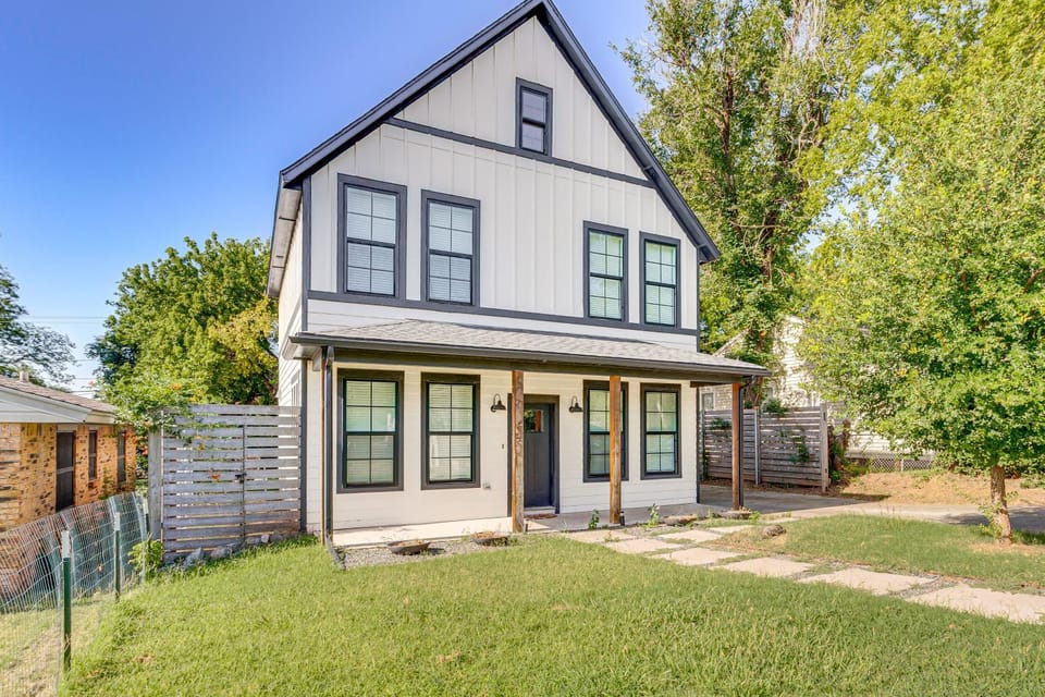 Stylish OKC Farmhouse w/ Garden - Close to OU House in Oklahoma City