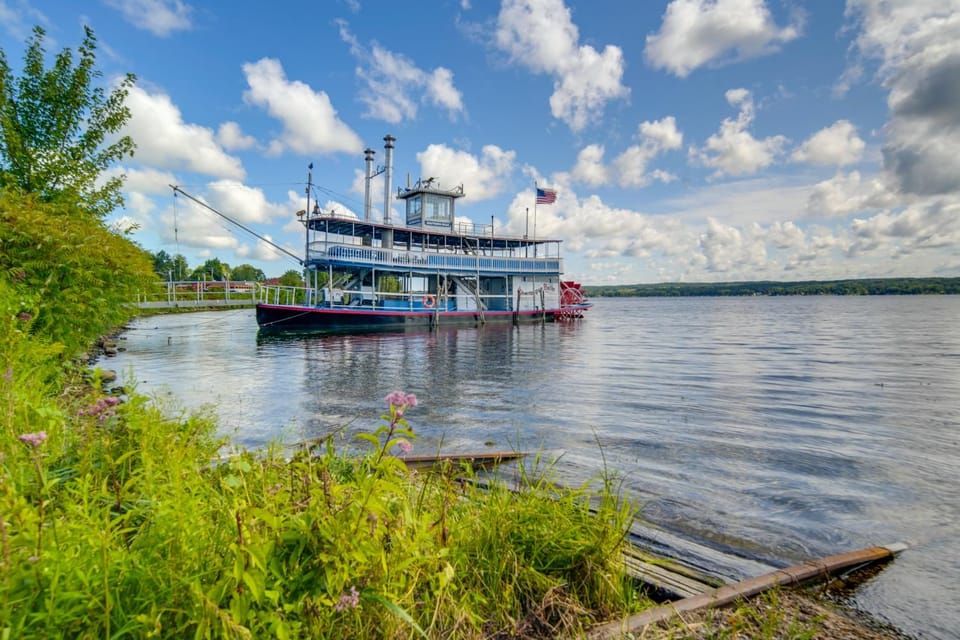 Walk to Chautauqua Lake Mayville Getaway! House in Mayville