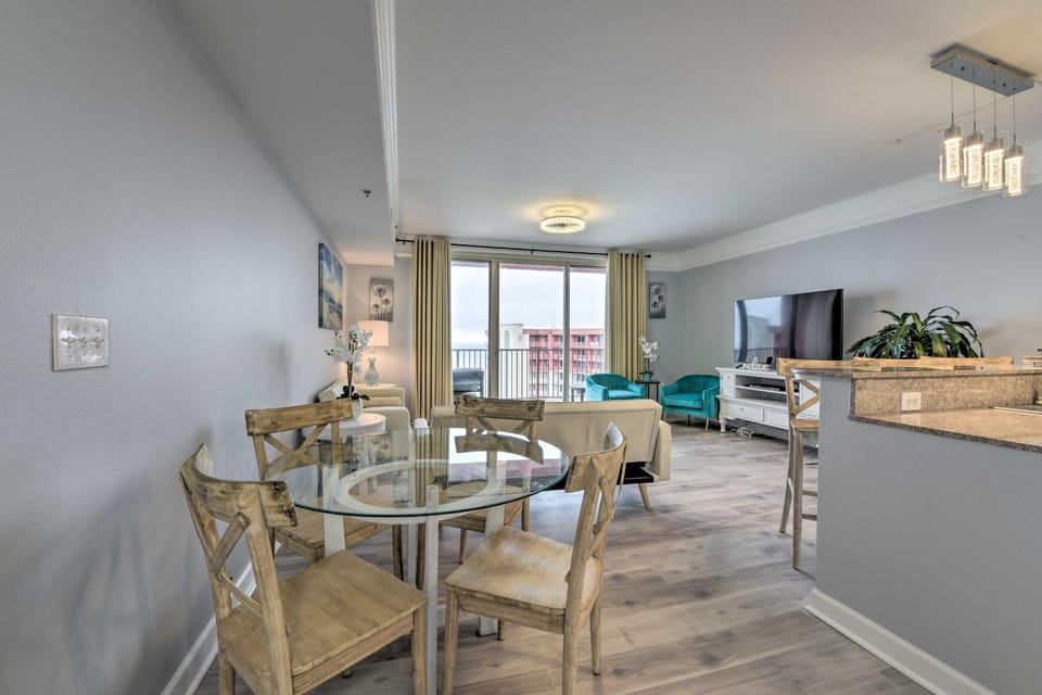 Oceanfront PCB Resort Condo w/ Balcony + Views! House in Panama City Beach