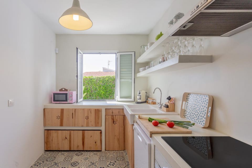 Kitchen or kitchenette, Living room