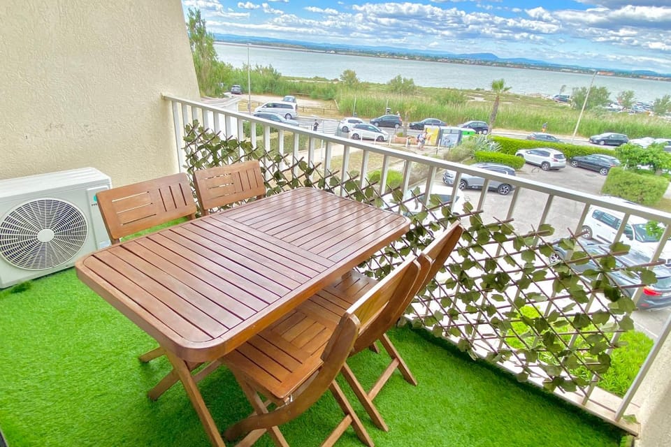 Patio, Facade/entrance, Spring, Day, Natural landscape, View (from property/room), Balcony/Terrace, Balcony/Terrace, Living room, Dining area, Lake view, Parking