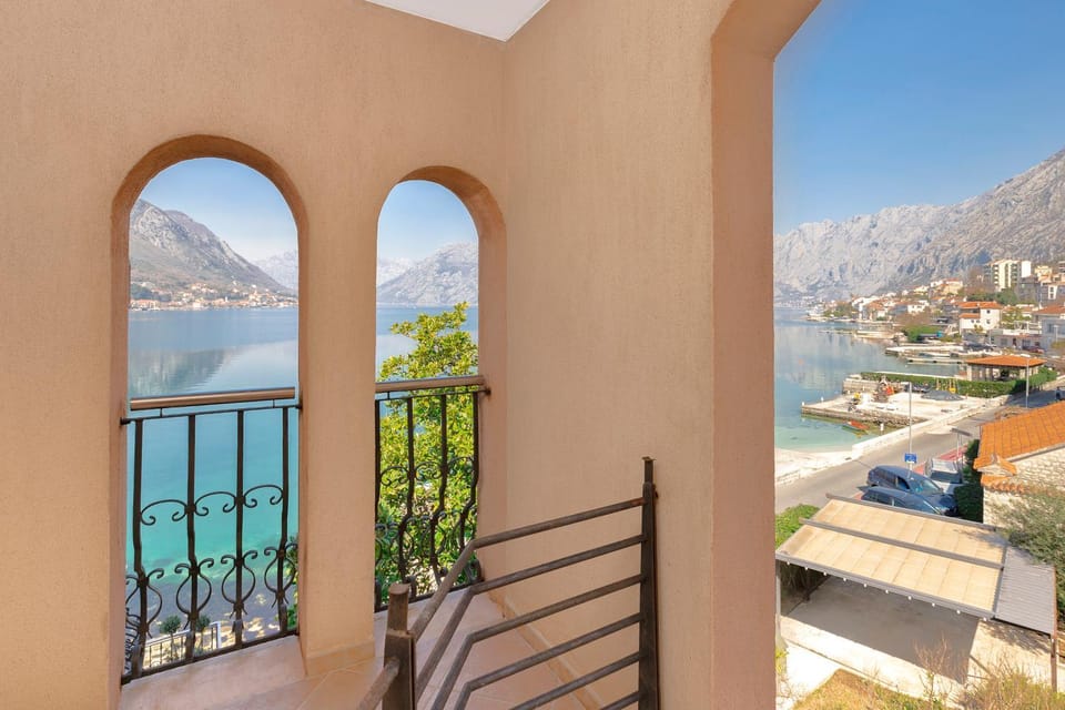 Promenade Rose Apartment in Dobrota