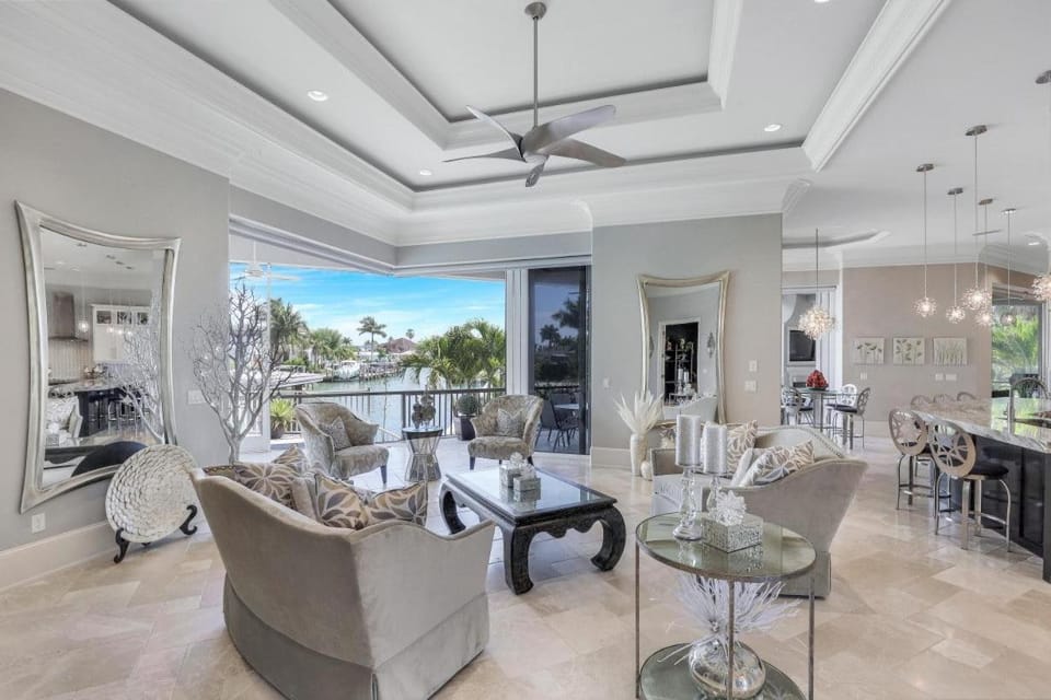 Waterfront home with infinity pool, spa and outdoor TV House in Marco Island