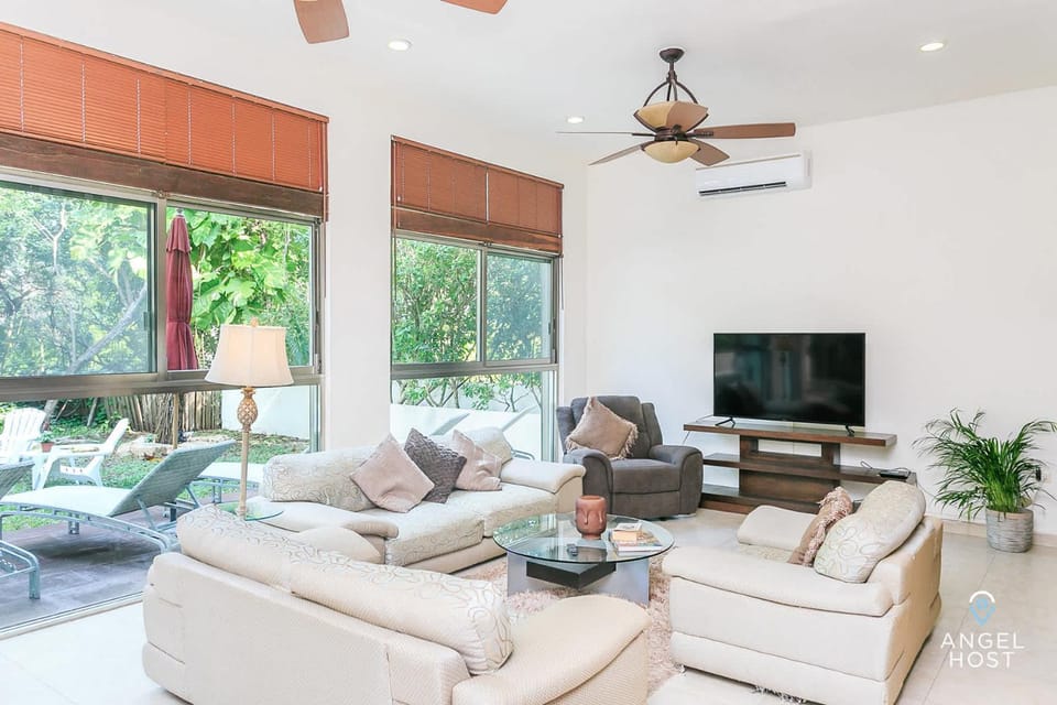 TV and multimedia, Living room, Seating area