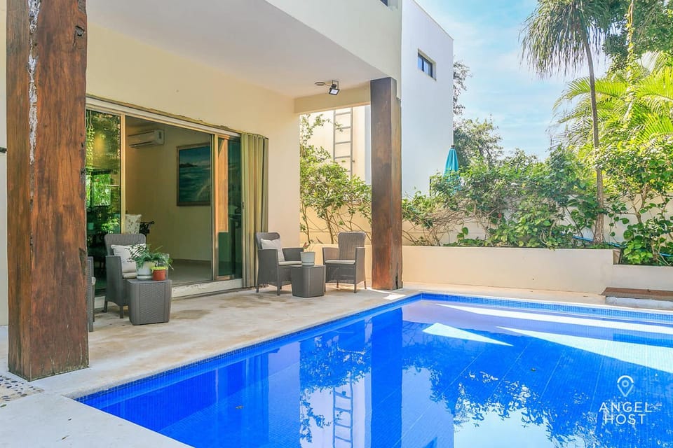 Property building, Day, Swimming pool, Swimming pool